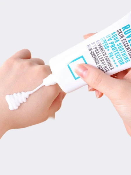 Легкий солнцезащитный крем на физических фильтрах ROVECTIN Skin Essentials Aqua Soothing UV Protector SPF50+PA++++ Легкий солнцезащитный крем на физических фильтрах ROVECTIN Skin Essentials Aqua Soothing UV Protector SPF50+PA++++