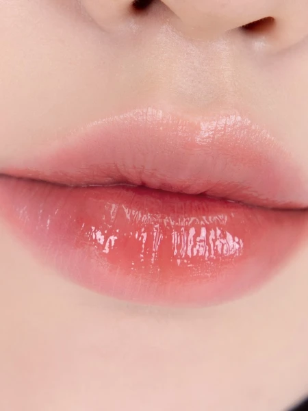 Лёгкий глянцевый тинт в оттенке персикового десерта rom&nd DEWY·FUL Water Tint 09 Cotton Melba