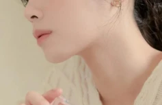 Палетка спрессованных румян в бежево-розовых оттенках Dasique Blending Mood Cheek #04 Beige Knit