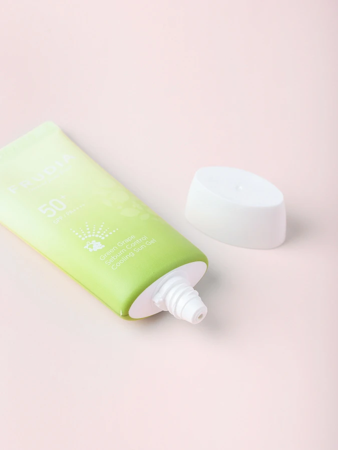 Солнцезащитный крем-гель с зеленым виноградом FRUDIA Green Grape Sebum Control Cooling Sun Gel SPF50+PA++++