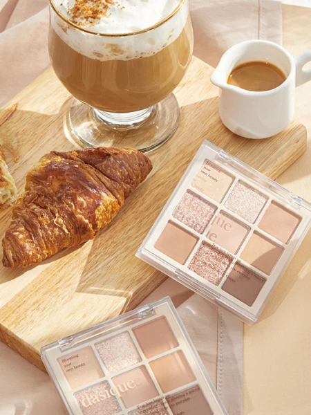 Палетка теней для век Dasique Shadow Palette #07 Milk Latte