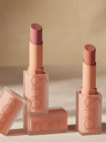 Мягкая кремовая помада в дымном бежевом оттенке rom&nd Zero Matte Lipstick 21 Smoked Beige