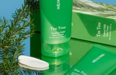 Солнцезащитный крем с экстрактом чайного дерева Papa Recipe Tea Tree Control Mild Sun Cream SPF50+ PA++++
