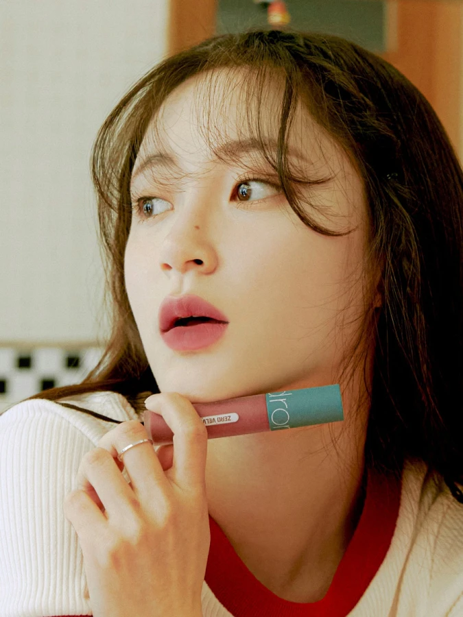 Вельветовый пигмент с матовым финишем в холодном пепельно-розовом оттенке rom&nd Zero Velvet Tint 25 Nerd Pink