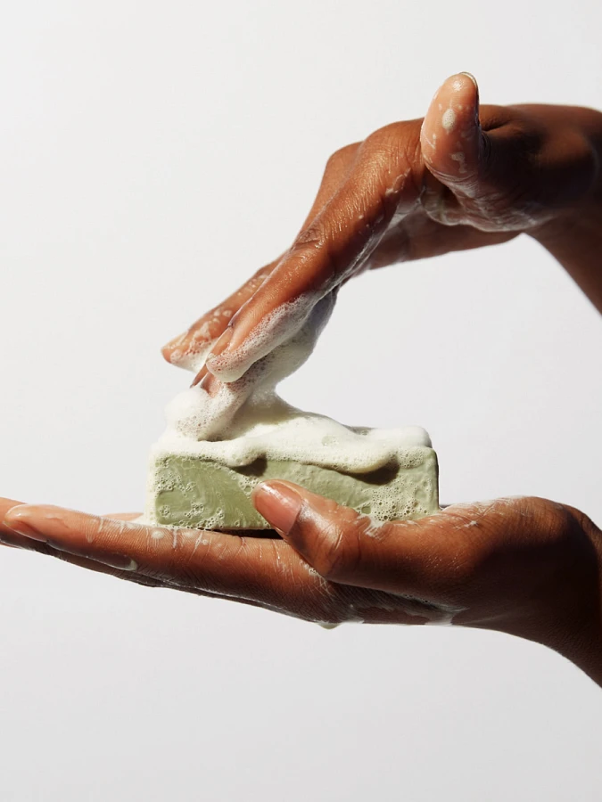 Твердый шампунь с розмарином AROMATICA Rosemary Scalp Scaling Shampoo Bar