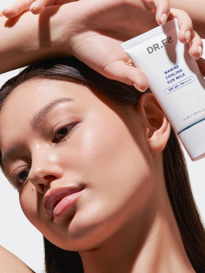 Освежающее солнцезащитное молочко с растительными экстрактами DR.F5 Marine Cooling Sun Milk SPF50+ PA++++