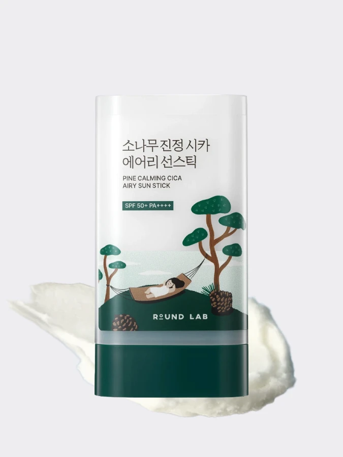 Успокаивающий солнцезащитный стик с экстрактом сосны и центеллы Round Lab Pine Calming Cica Airy Sunstick