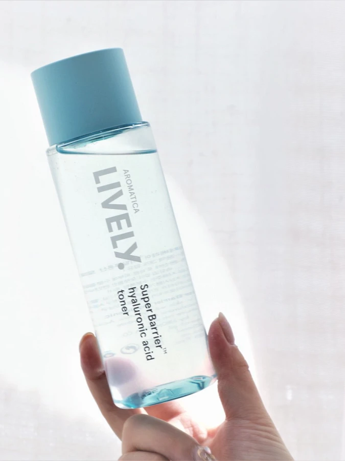 Увлажняющий тонер с гиалуроновой кислотой Aromatica Lively