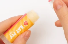 Бальзам для губ с ароматом бисквита с клубничным джемом  EAT MY BALM Strawberry Jam Bisquit