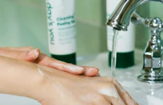 Успокаивающий пилинг-гель с экстрактом центеллы One-Day's You Cica:ming Peeling Gel