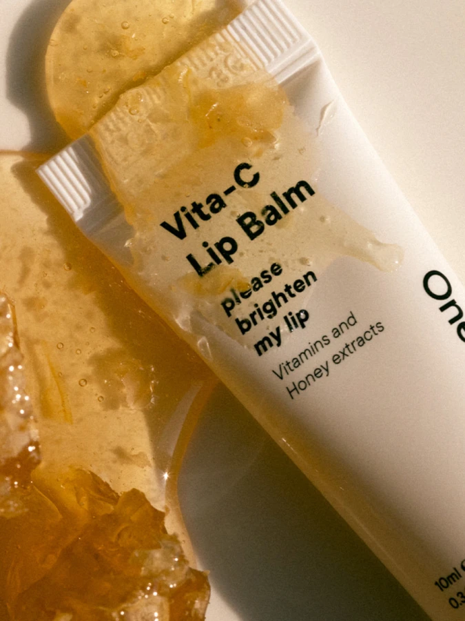 Питательный витаминный бальзам для губ с экстрактом мёда One-Day's You Vita-C Lip Balm
