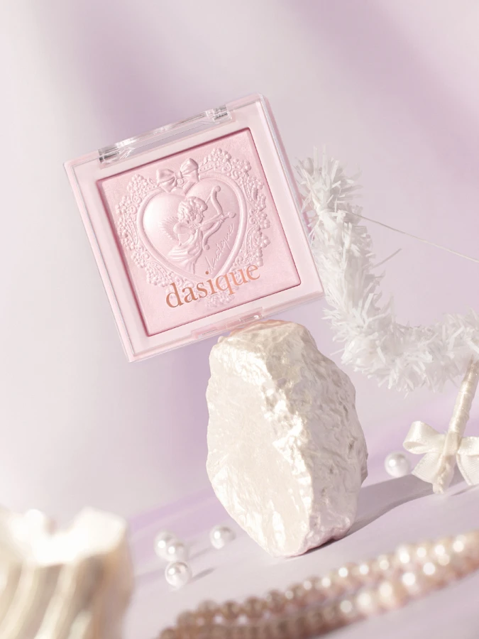 Сияющая пудра для лица в лавандовом оттенке Dasique Luxe Glow Highlighter #03 Ice Lavender