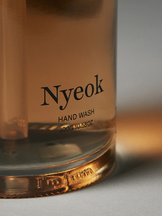 Парфюмированное мыло для рук с древесным ароматом I'm From Nyeok Hand Wash