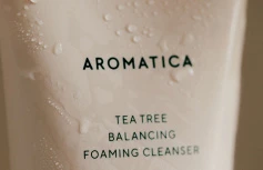Органическая пенка с чайным деревом для жирной и проблемной кожи Aromatica Tea Tree Balancing Foaming Cleanser