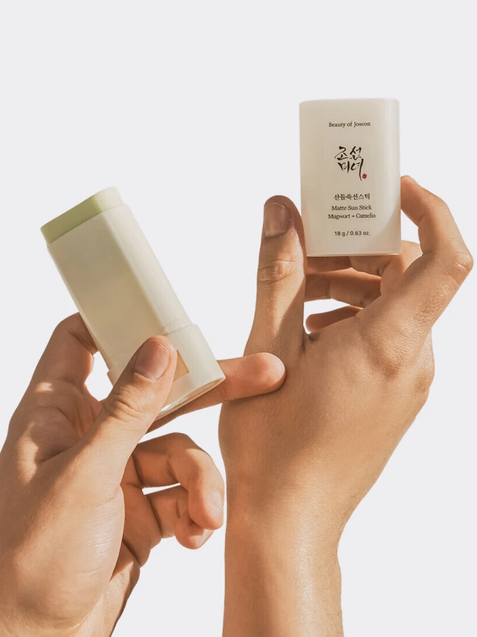 Солнцезащитный стик с экстрактом полыни Beauty of Joseon Matte Sun Stick Mugwort + Camelia SPF 50+ PA++++