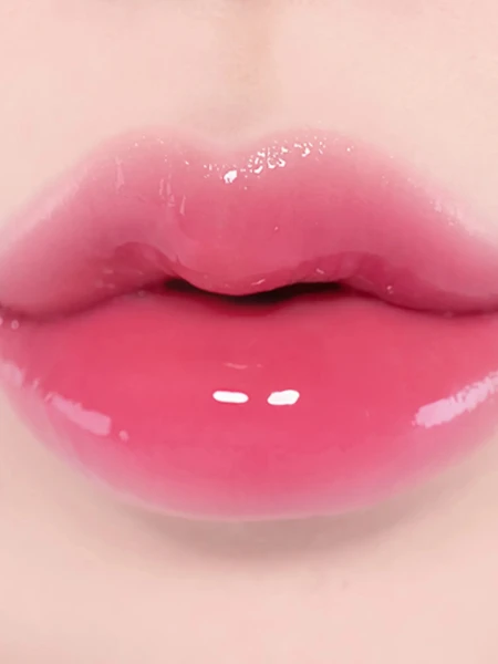 Интенсивный глянцевый блеск для губ fwee 3D Voluming Gloss B03 Candy 70%