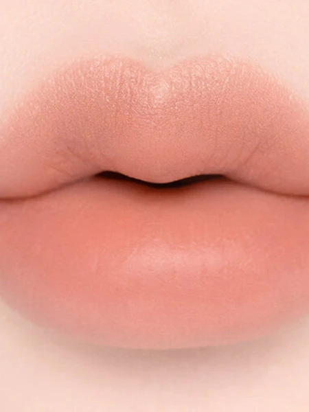 Мягкий карандаш для губ Dasique Mood Blur Lip Pencil #01 Sand Beige