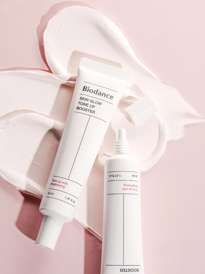 Витаминный осветляющий крем-база для лица Biodance Skin Glow Tone Up Booster