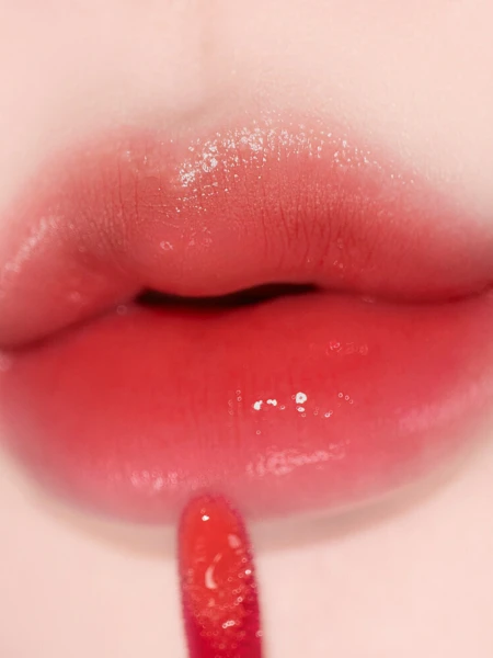 Легкий увлажняющий блеск-тинт для губ ALTERNATIVE STEREO Lip Potion Aqua Glow No.4 Apple Drop