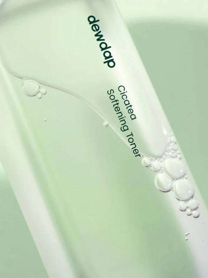 Успокаивающий тонер с экстрактом центеллы и кислотами dewdap Cicatea Softening Toner
