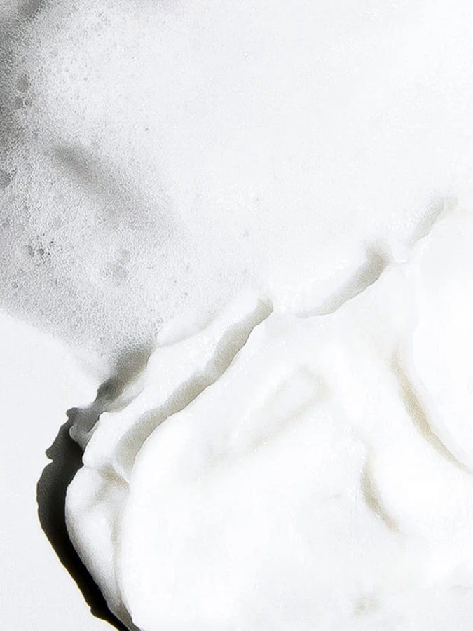 Деликатная пенка для умывания с экстрактом центеллы Celimax Derma Nature Relief Madecica pH Balancing Foam Cleansing