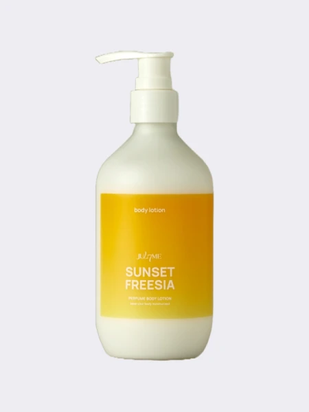 Парфюмированный лосьон для тела с ароматом груши и фрезии JUL7ME Perfume Body Lotion Sunset Freesia Парфюмированный лосьон для тела с ароматом груши и фрезии JUL7ME Perfume Body Lotion Sunset Freesia