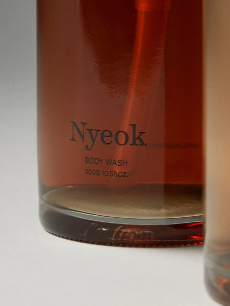 Парфюмированный гель для душа с древесным ароматом I'm From Nyeok Body Wash Парфюмированный гель для душа с древесным ароматом I'm From Nyeok Body Wash