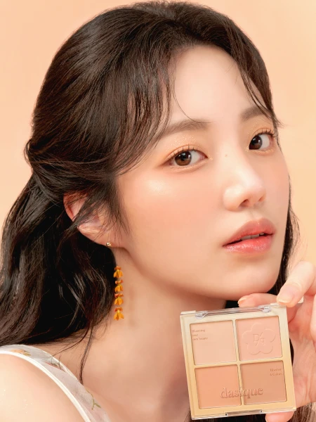 Палетка спрессованных румян в золотистых оттенках Dasique Blending Mood Cheek #12 Golden Flower