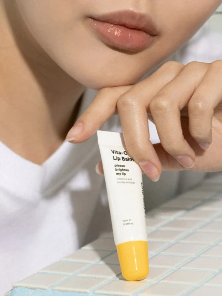 Питательный витаминный бальзам для губ с экстрактом мёда One-Day's You Vita-C Lip Balm