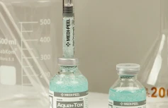 Ампульная сыворотка для сияния кожи MEDI-PEEL Aqua Plus Tox Ampoule