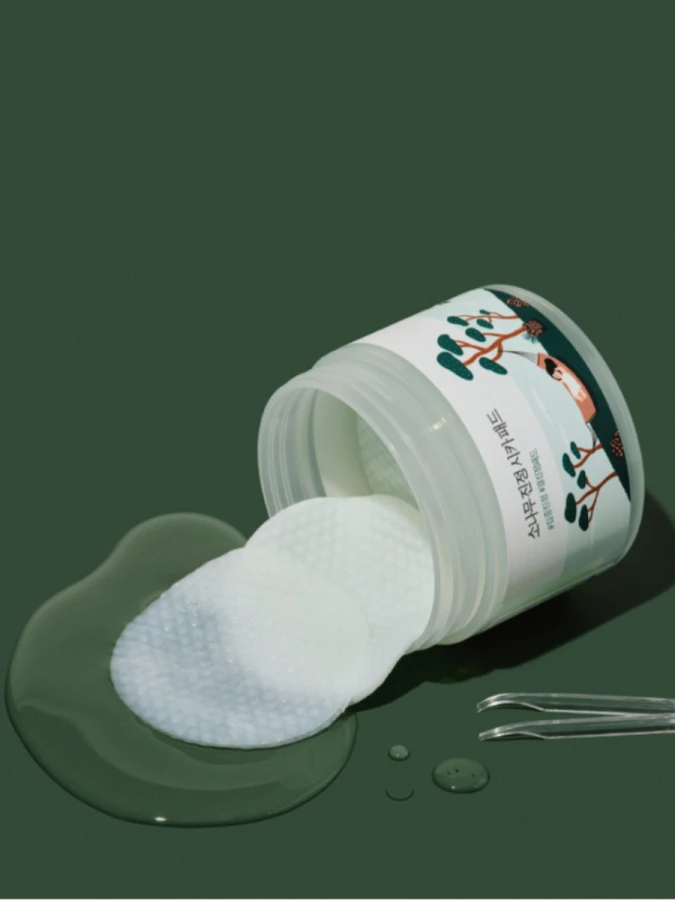 Противовоспалительные тонер-диски для лица с экстрактом сосны и центеллы Round Lab Pine Calming Cica Pad