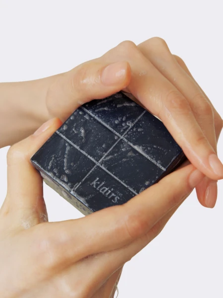 Мыло для сужения пор с древесным углём Dear, Klairs Gentle Black Sugar Charcoal Soap Мыло для сужения пор с древесным углём Dear, Klairs Gentle Black Sugar Charcoal Soap