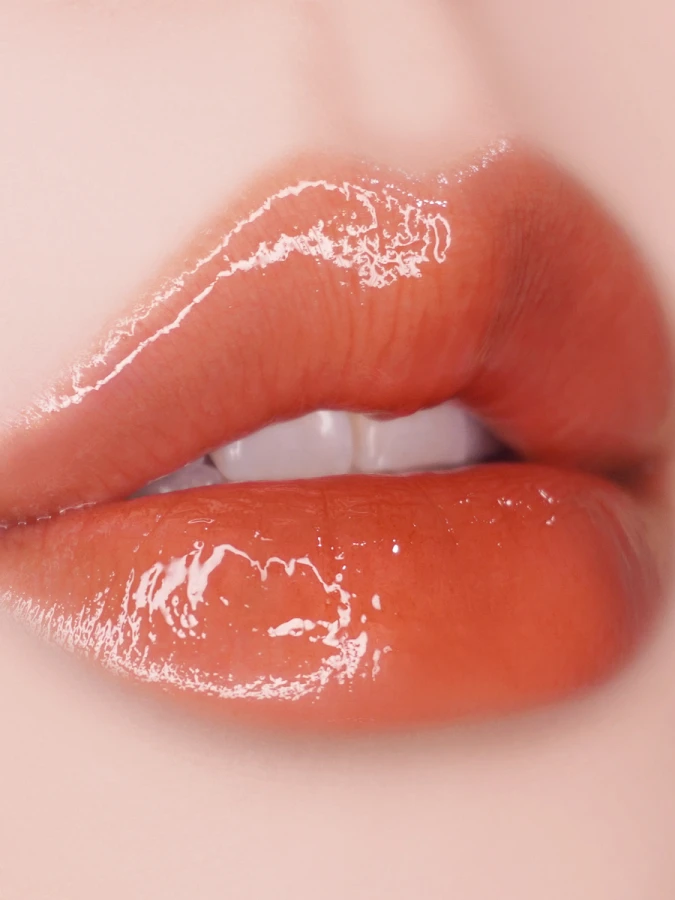 Стойкий блеск для губ с эффектом увеличения объёма UNLEASHIA Sisua Popcorn Syrup Lip Plumper No. 2 Mango Caramel