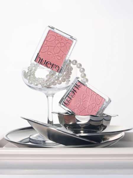 Сияющие румяна в персиковом оттенке Huemi Inner Glow Soft Blush №02 Peach Beam