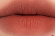 Мягкая кремовая помада в оттенке коричневого заката rom&nd Zero Matte Lipstick 05 Evening