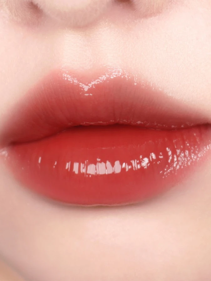 Сияющий пигмент для губ с глянцевым финишем BRAYE Thin Glow Tint 10 Hurtle