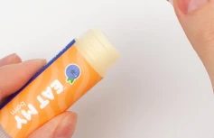Бальзам для губ с ароматом йогурта с голубикой EAT MY BALM Blueberry Yoghurt