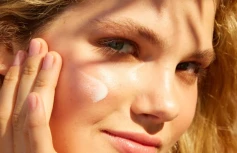 Солнцезащитный крем с экстрактом баклажана Papa Recipe Eggplant Clearing Sun Cream SPF50+ PA++++