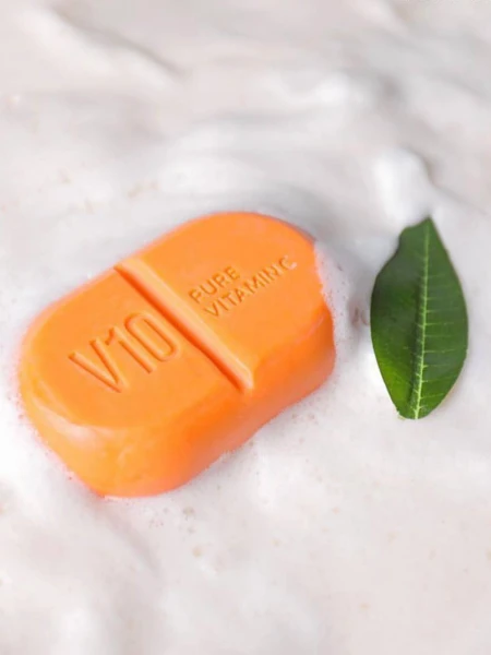 Очищающее мыло против пост-акне и пигментации с витамином С Some By Mi Vitamin C V10 Cleansing Bar Очищающее мыло против пост-акне и пигментации с витамином С Some By Mi Vitamin C V10 Cleansing Bar