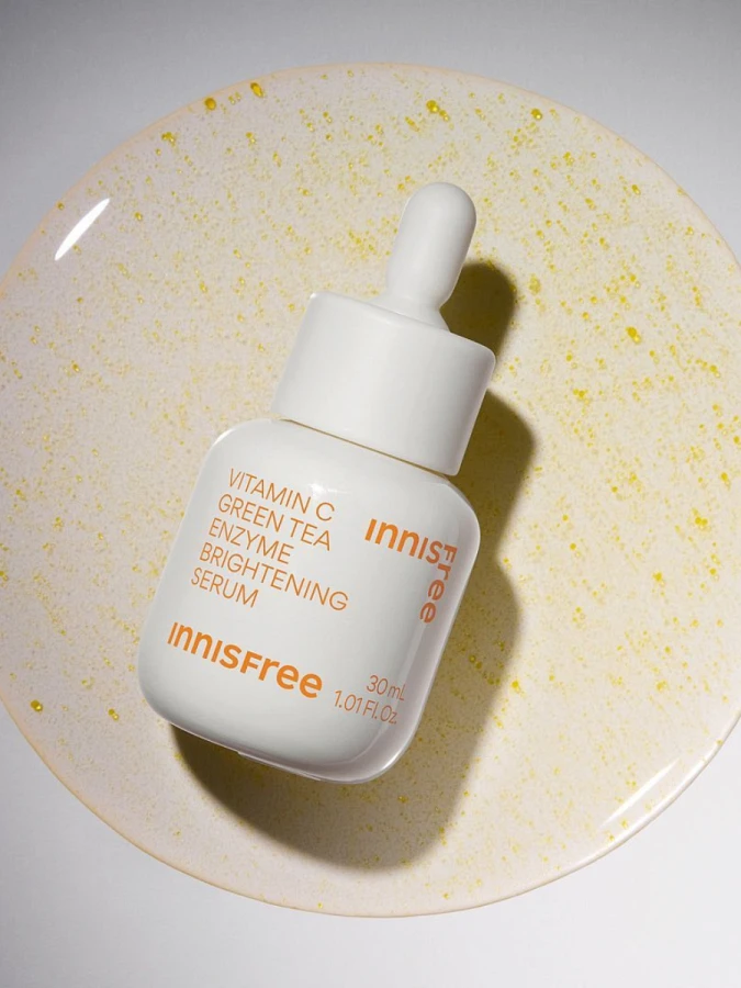 Осветляющая сыворотка с витамином С и энзимами innisfree Vitamin C Green Tea Enzyme Brightening Serum