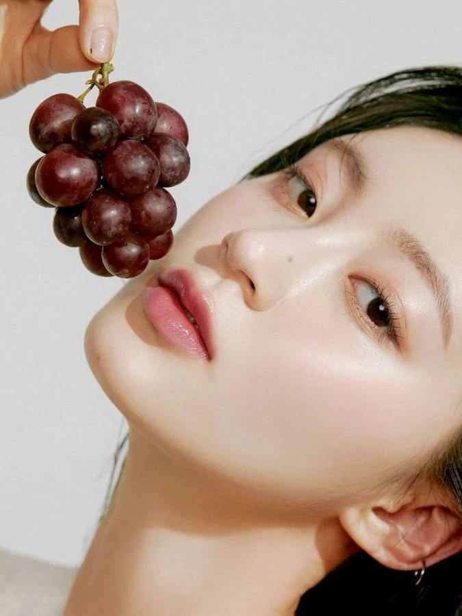 Сочный глянцевый тинт для губ с оттенком кожуры красного винограда rom&nd Juicy Lasting Tint 25 Bare Grape