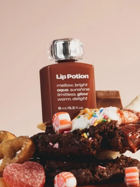 Легкий увлажняющий блеск-тинт для губ ALTERNATIVE STEREO Lip Potion Aqua Glow No.9 Coco Milk