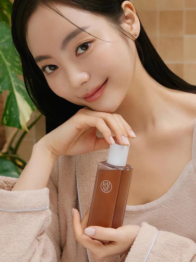 Балансирующий тонер с экстрактом комбучи в наборе с хлопковыми дисками KAINE Kombu Balancing Ampoule Toner