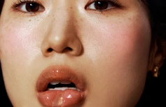 Прозрачный блеск-плампер для губ UNLEASHIA Sisua Popcorn Syrup Lip Plumper No. 100 Unicorn Salt
