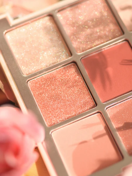 Палетка теней для век Dasique Shadow Palette #02 Rose Petal