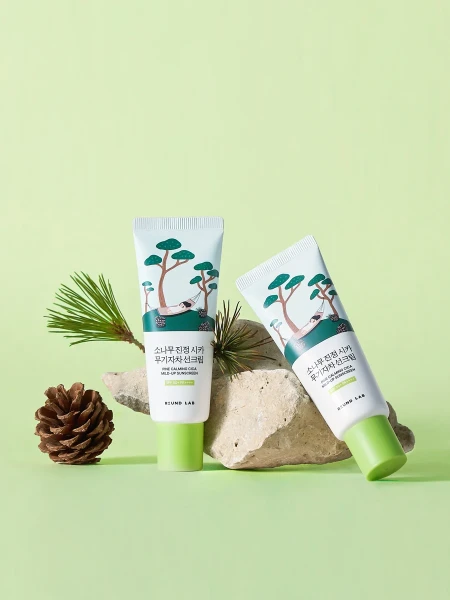 Мягкий солнцезащитный крем с экстрактом сосны и центеллы Round Lab Pine Calming Cica Mild-Up Sunscreen SPF50+ PA++++