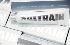 Укрепляющая зубная паста для снижения чувствительности зубов SALTRAIN Silver Clean Breath Toothpaste
