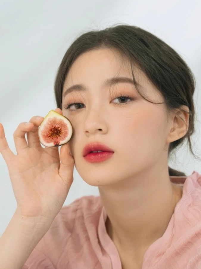 Сочный глянцевый пигмент для губ с фруктовым оттенком инжира rom&nd Juicy Lasting Tint 06 FigFig