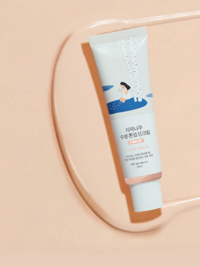 Осветляющий солнцезащитный крем с берёзовым соком Round Lab Birch Juice Tone-Up Sun Cream SPF50+ PA++++