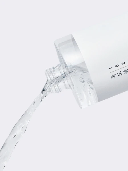 Очищающая вода для снятия макияжа с морской водой Round Lab 1025 Dokdo Cleansing Water Очищающая вода для снятия макияжа с морской водой Round Lab 1025 Dokdo Cleansing Water